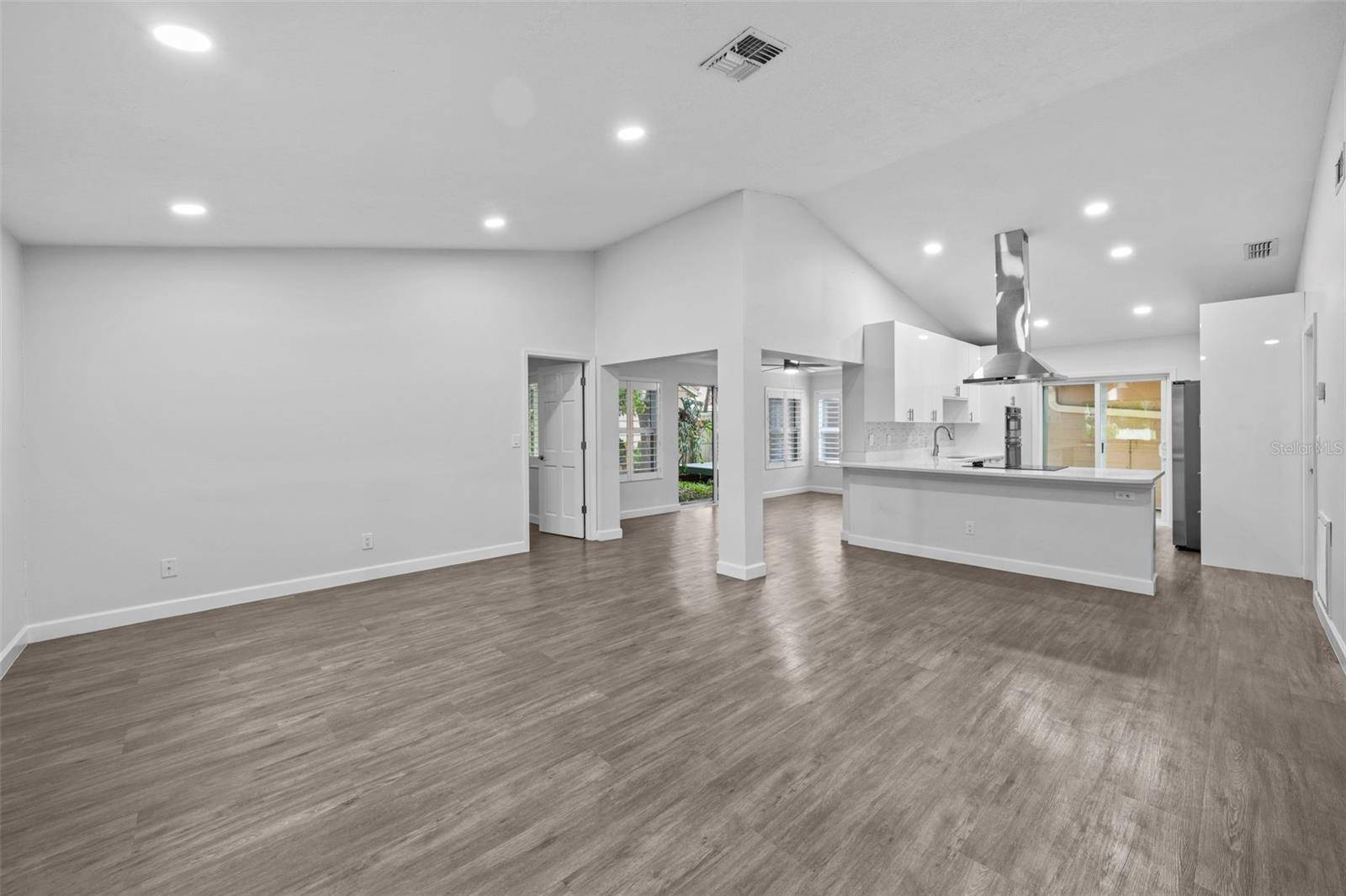 St Petersburg, FL 33703,490 ST TROPEZ CIR NE