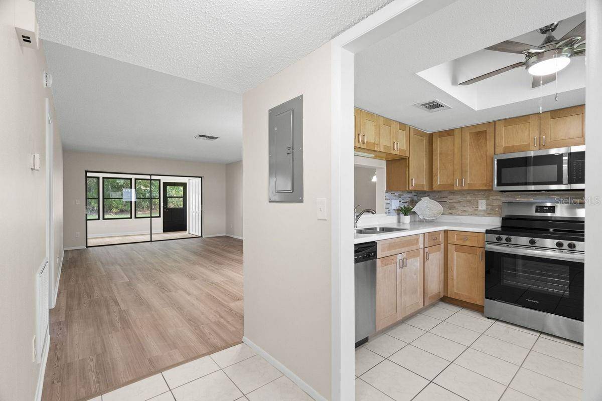 Clearwater, FL 33763,2557 LAURELWOOD DR #10D