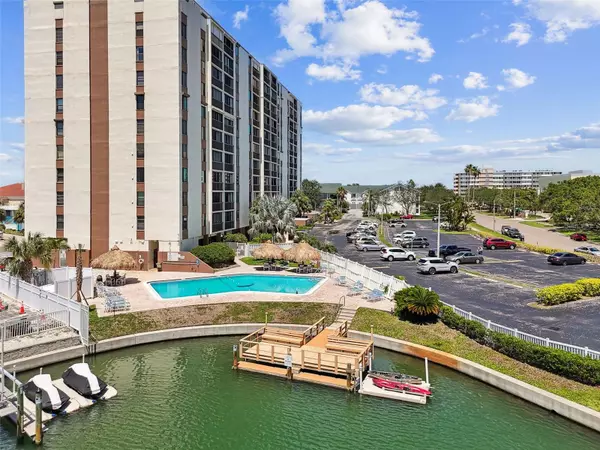 Clearwater Beach, FL 33767,255 DOLPHIN PT #207