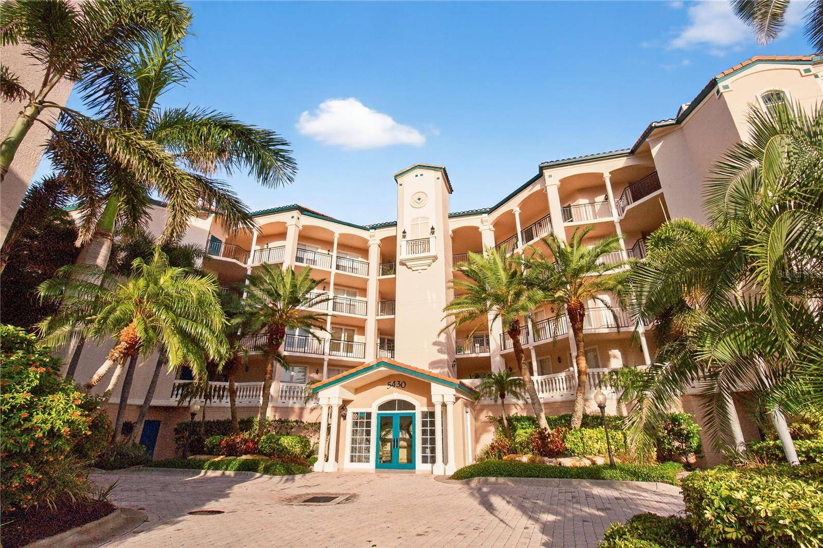 Sarasota, FL 34231,5430 EAGLES POINT CIR #202