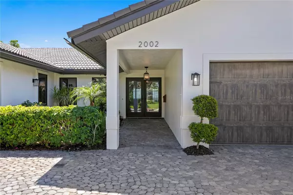 St Petersburg, FL 33703,2002 CAROLINA CIR NE