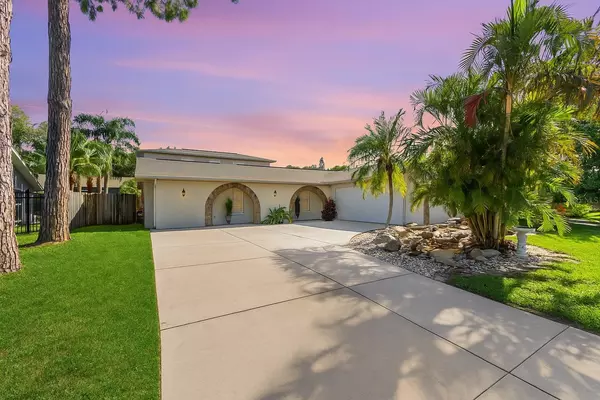 218 N BAY HILLS BLVD, Safety Harbor, FL 34695