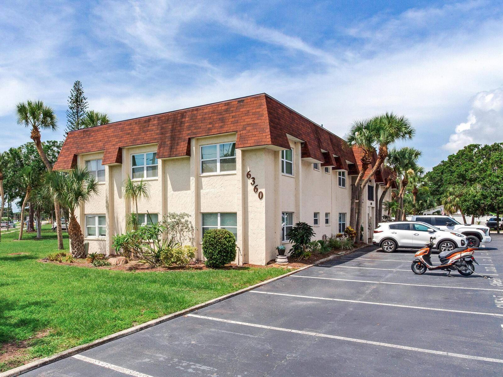 6360 1ST ST N #202, St Petersburg, FL 33702