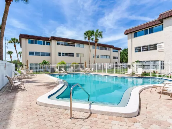 St Petersburg, FL 33702,6360 1ST ST N #202