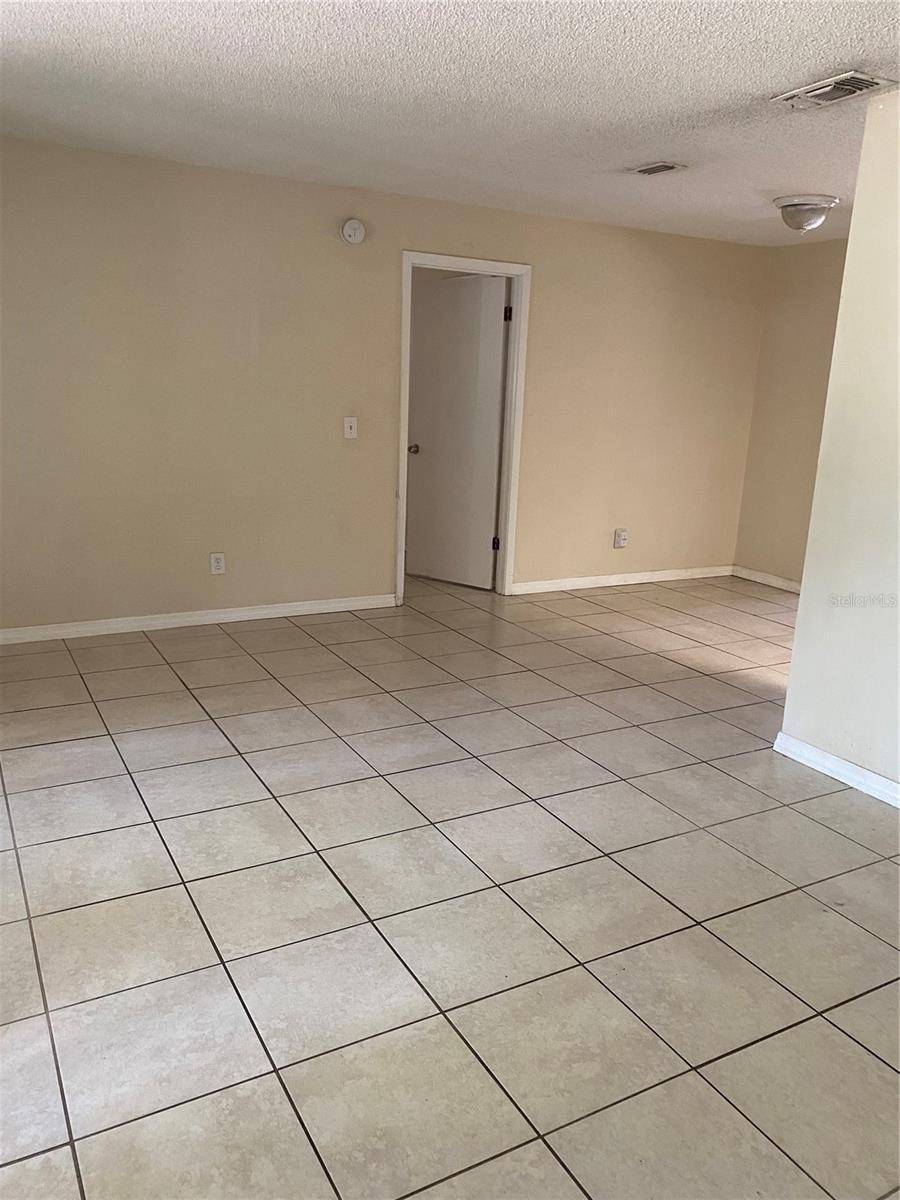 Seffner, FL 33584,322 BLACK OAK CT
