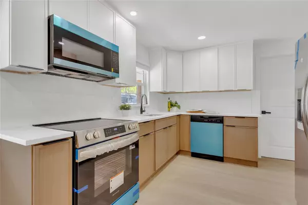 Sarasota, FL 34239,2837 WOODCREST DR