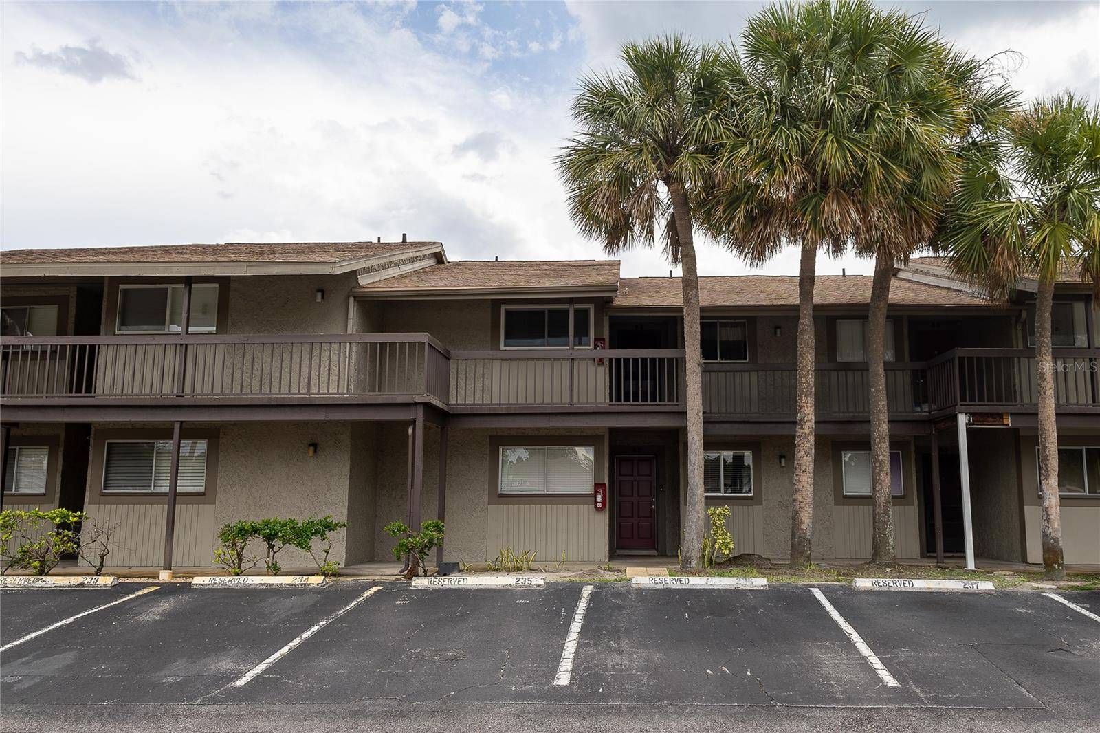 6332 NEWTOWN CIR #32B2, Tampa, FL 33615