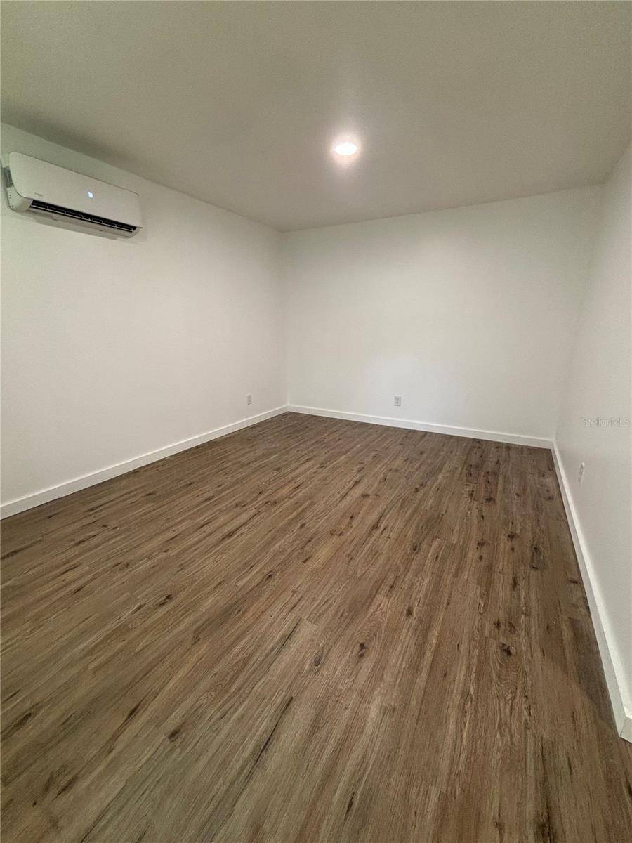 Tampa, FL 33612,9501 N 11TH ST #1/2