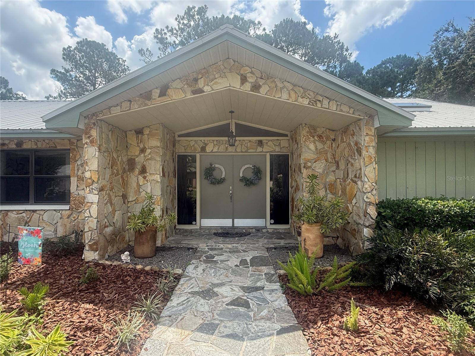 2215 TONIWOOD LN, Palm Harbor, FL 34685