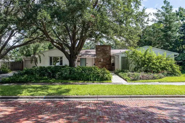 211 60TH AVE S, St Petersburg, FL 33705