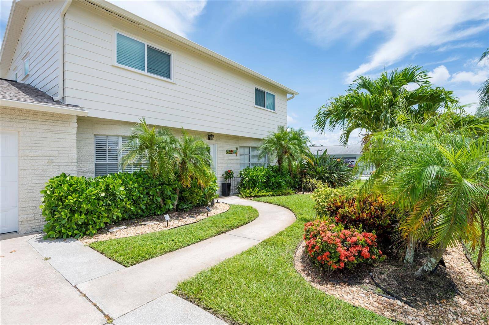 Tampa, FL 33615,8425 FLAGSTONE DR
