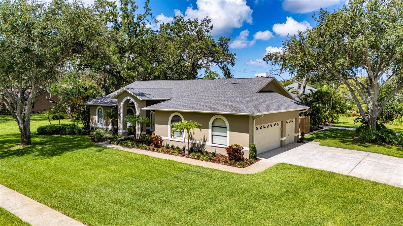 8901 EAGLE WATCH DR, Riverview, FL 33578