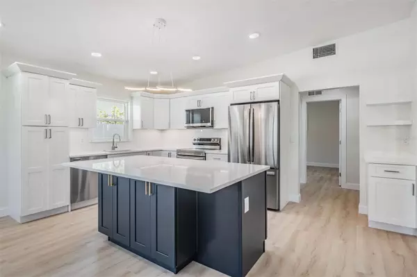 St Petersburg, FL 33703,4015 OVERLOOK DR NE