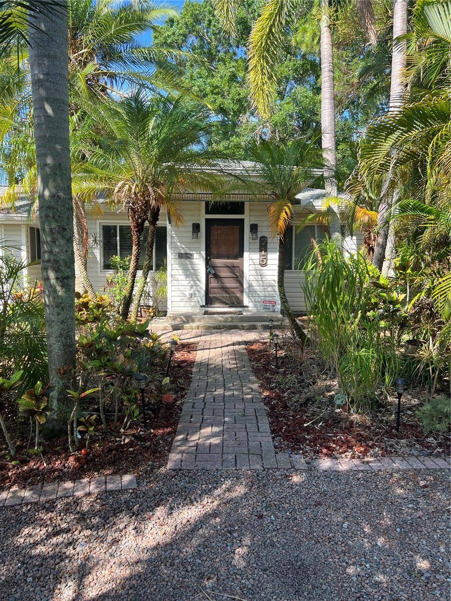 Tarpon Springs, FL 34689,715 RIVERSIDE DR