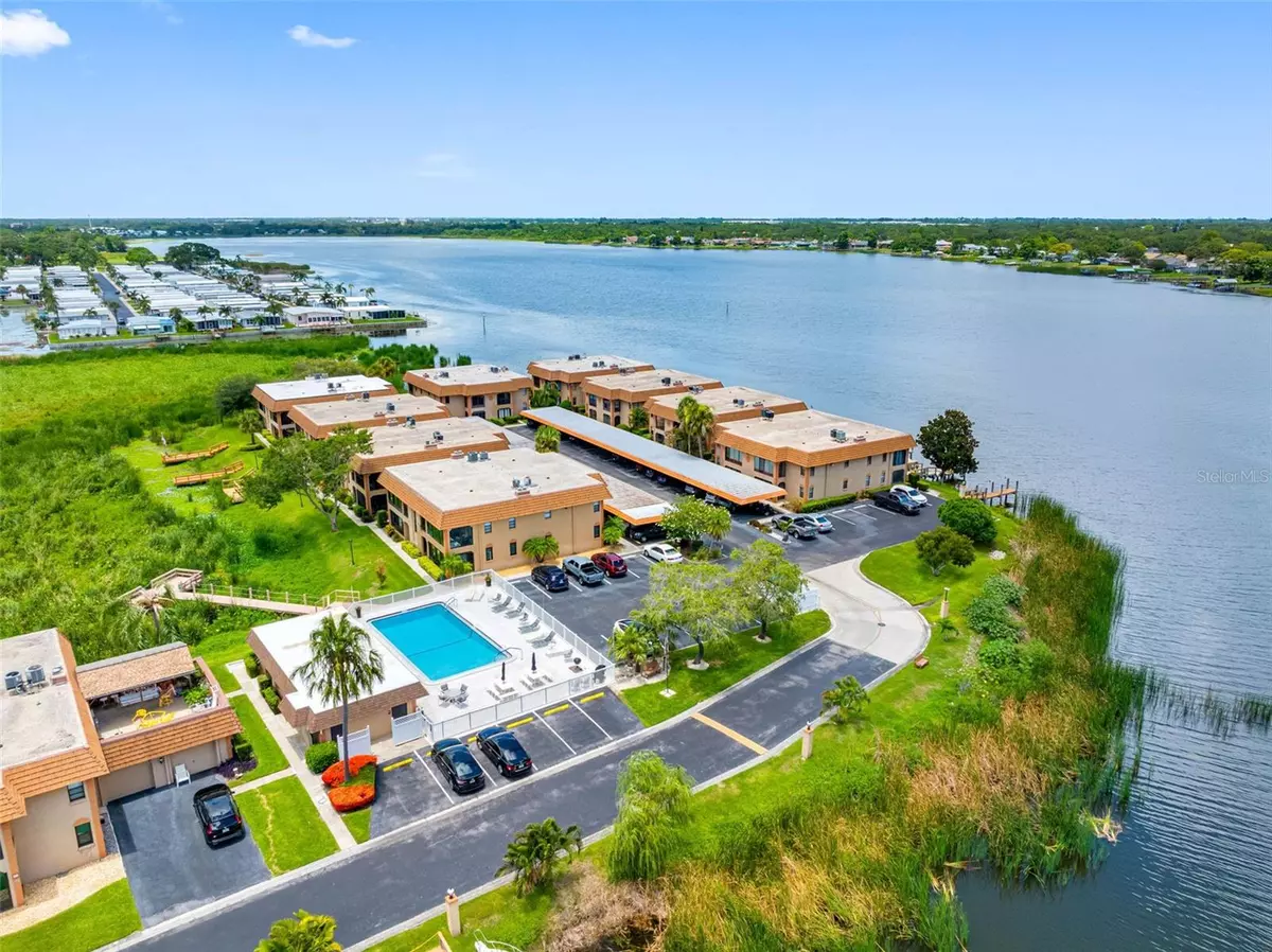 Largo, FL 33773,10182 SEMINOLE ISLAND DR