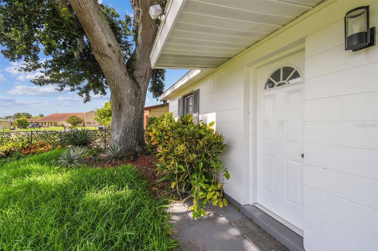 Holiday, FL 34690,1833 KNOLLWOOD DR