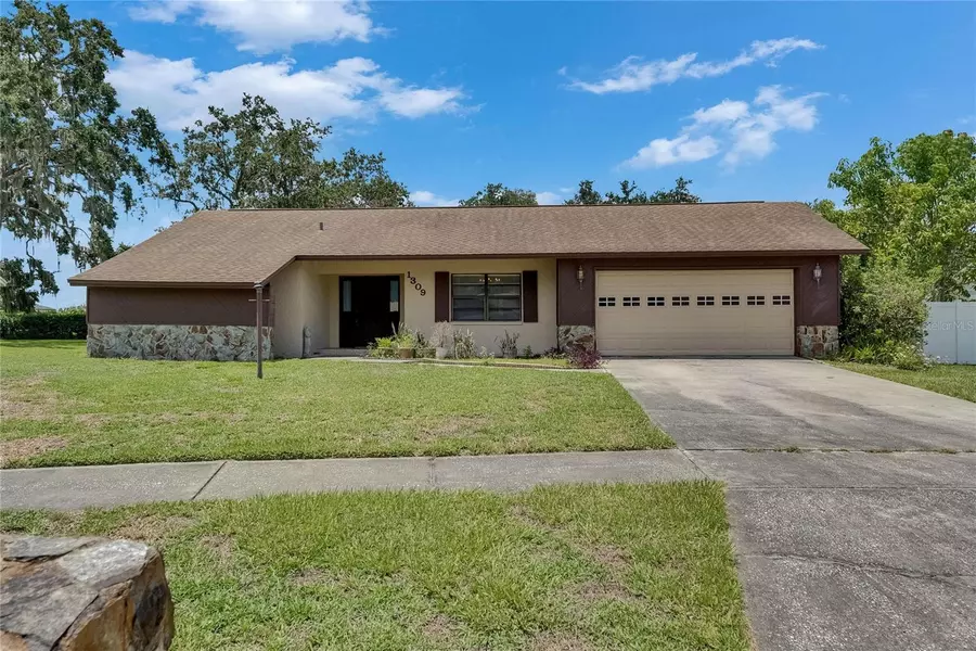 1309 SANDALWOOD DR, Plant City, FL 33563