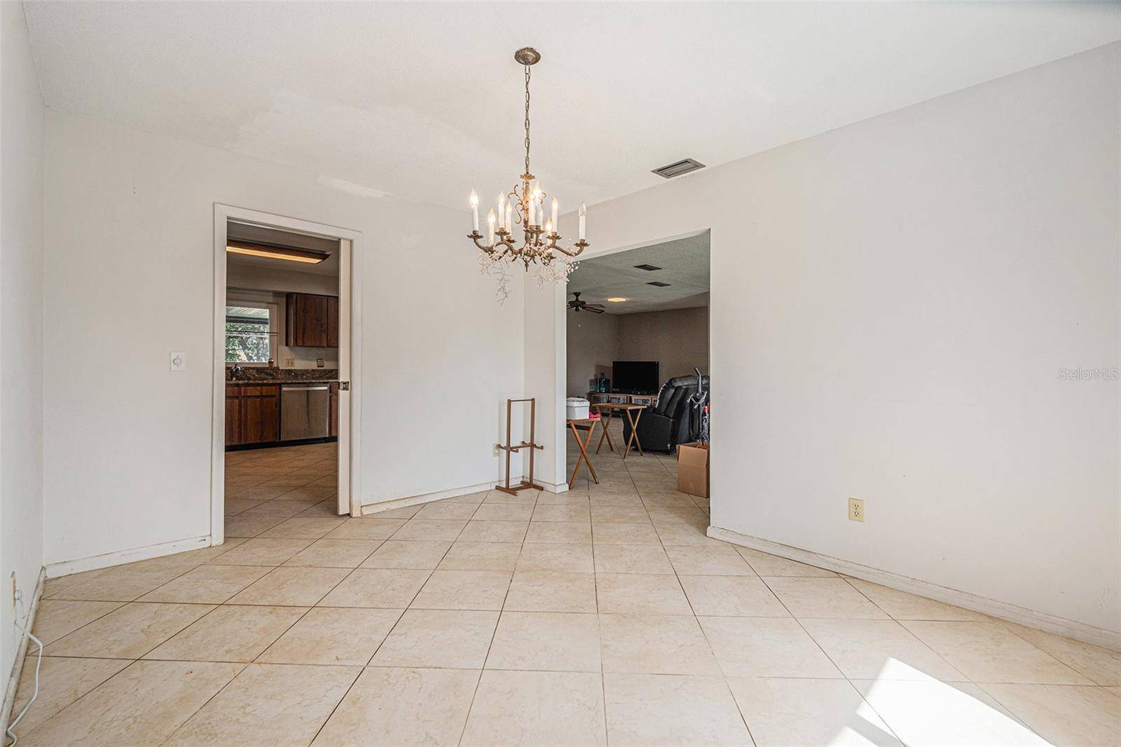 Tampa, FL 33624,15612 FARNSWORTH LN