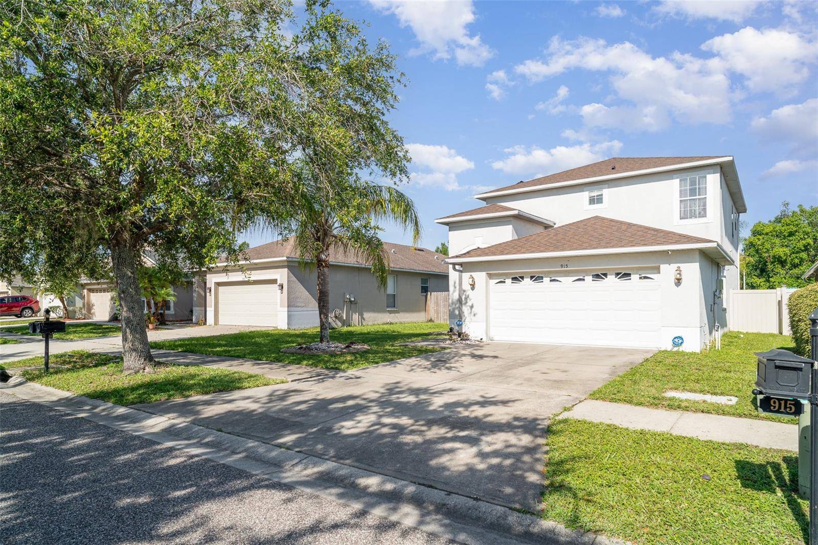 Ruskin, FL 33570,915 WINDTON OAK DR