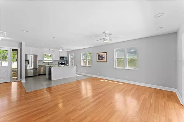 St Petersburg, FL 33703,208 SE LINCOLN CIR N