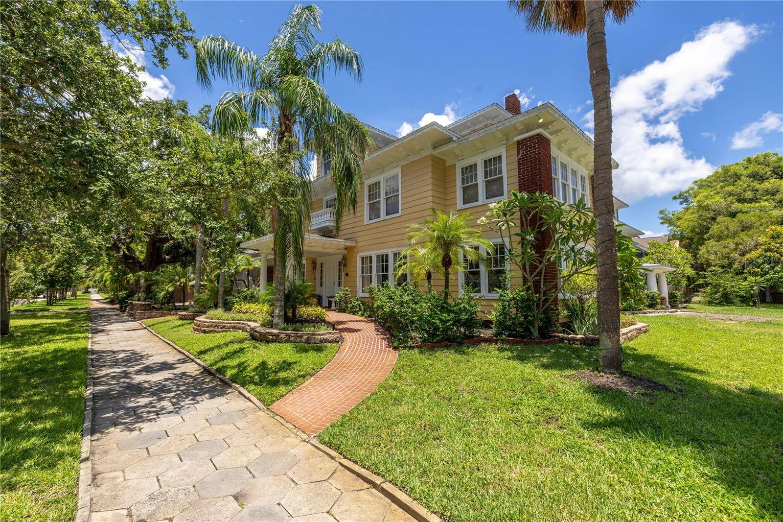 St Petersburg, FL 33701,635 BAY ST NE