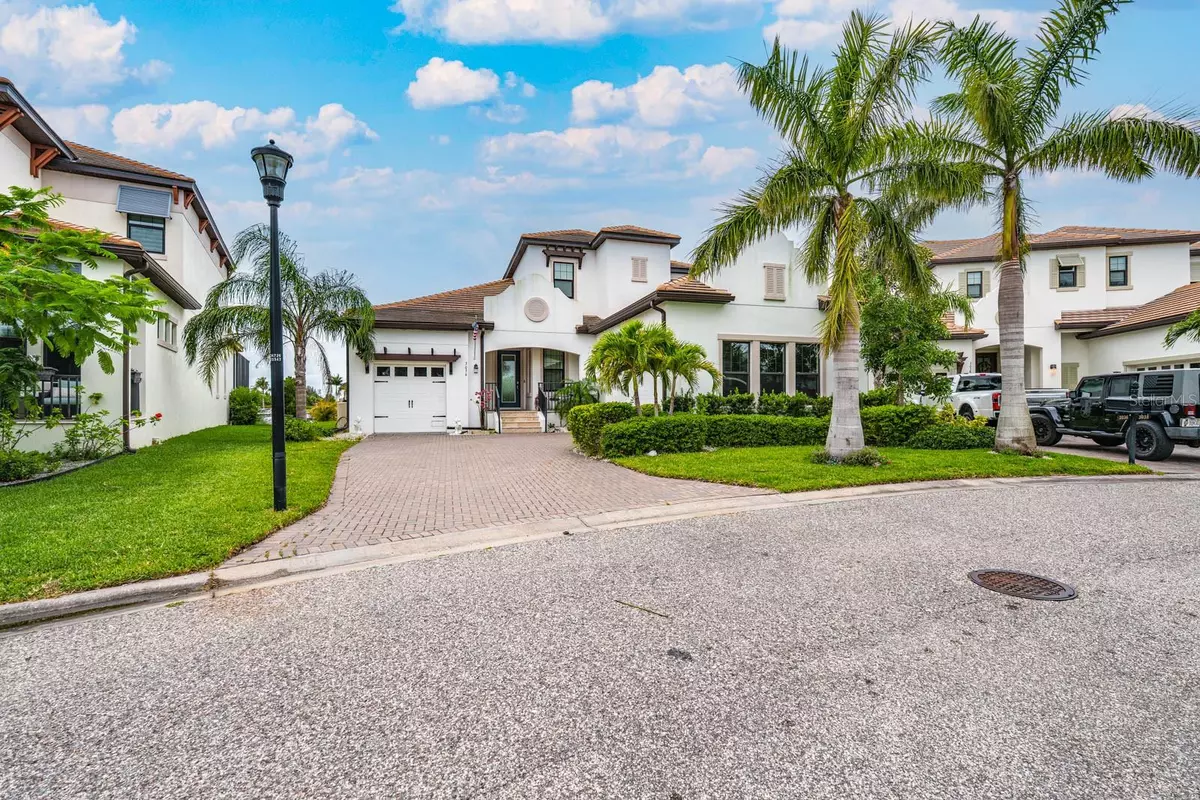 Ruskin, FL 33570,3036 CHRISTOPHERS WATCH LN