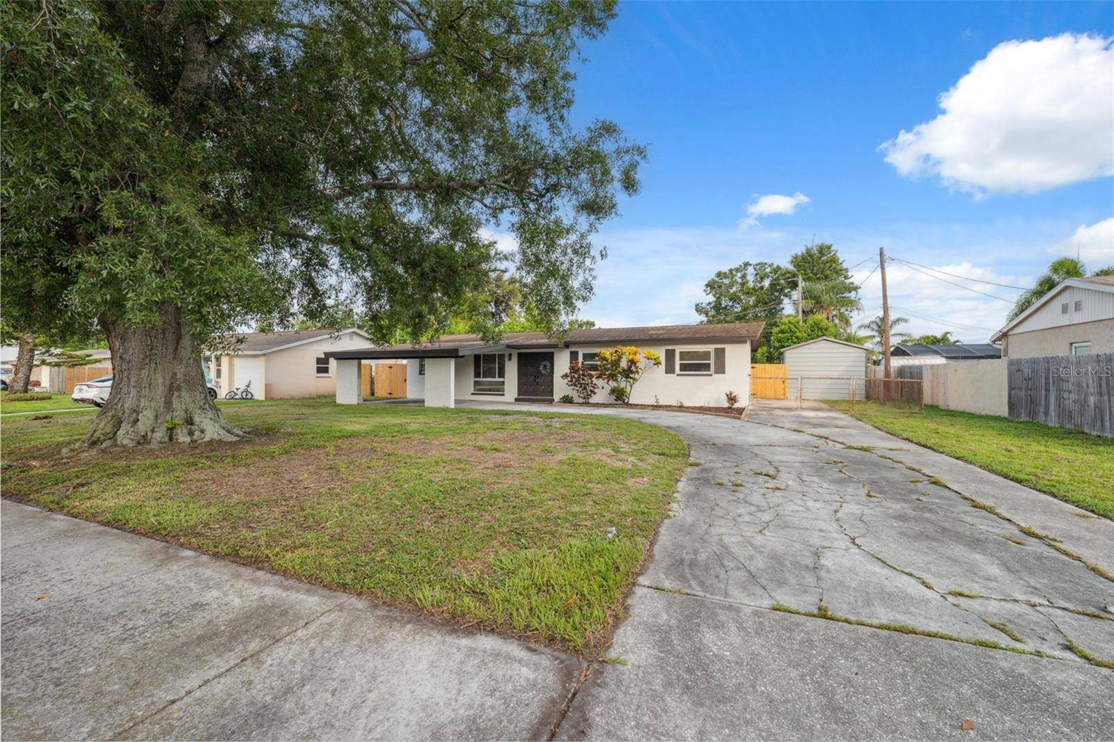Seminole, FL 33777,8256 LARK ST