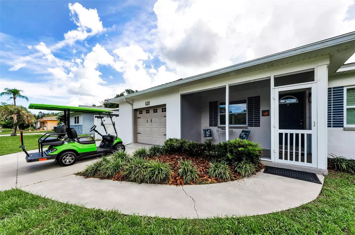 Dunedin, FL 34698,717 PINEWOOD DR