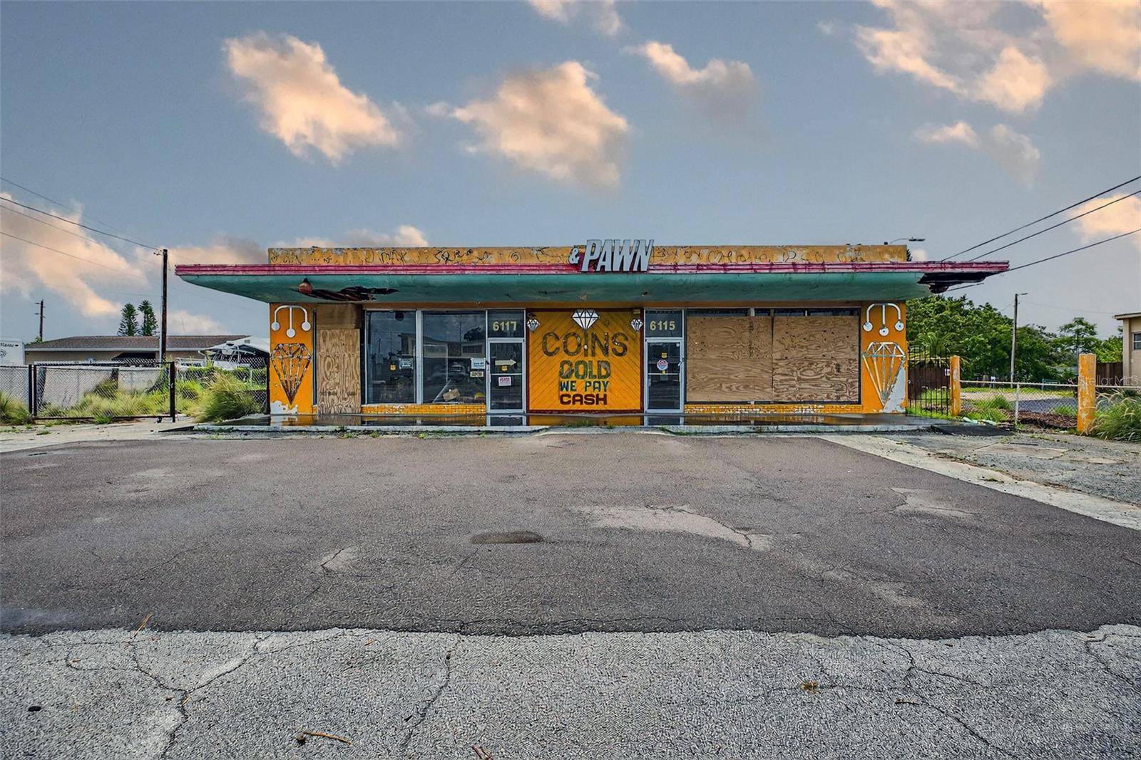 Seminole, FL 33772,6115 SEMINOLE BLVD