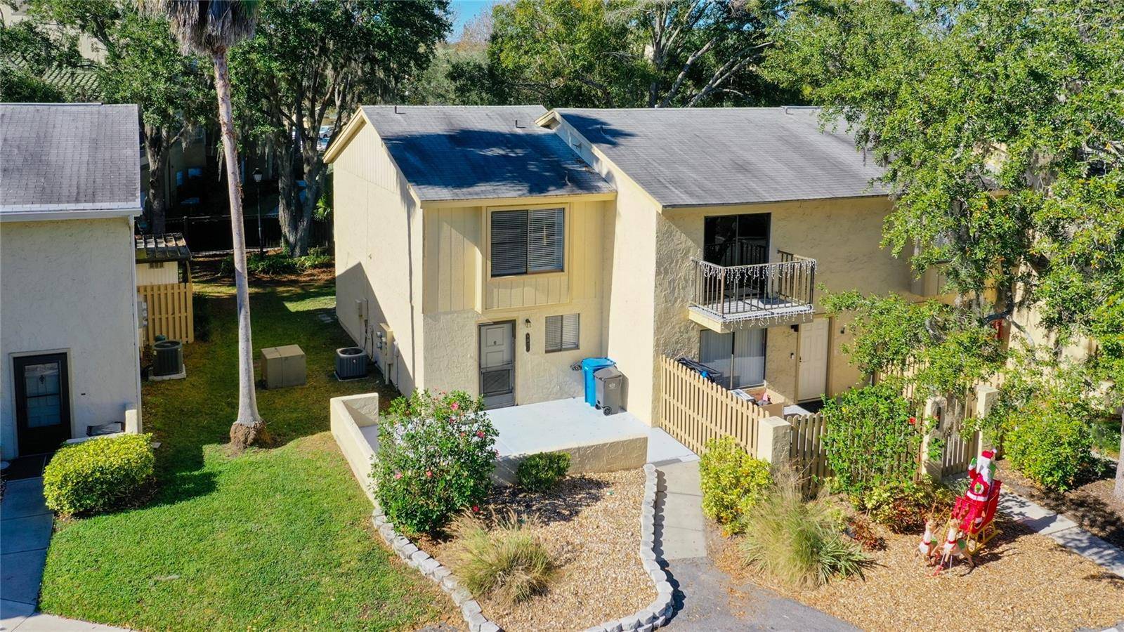 9027 PEBBLE CREEK DR, Tampa, FL 33647