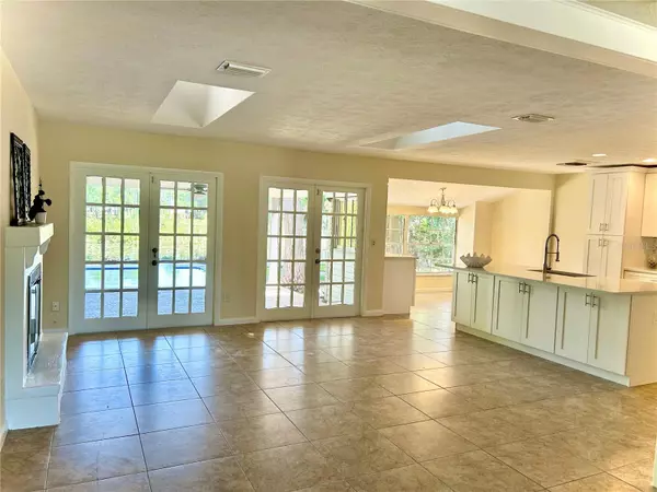 Lutz, FL 33558,17017 PAULA LN