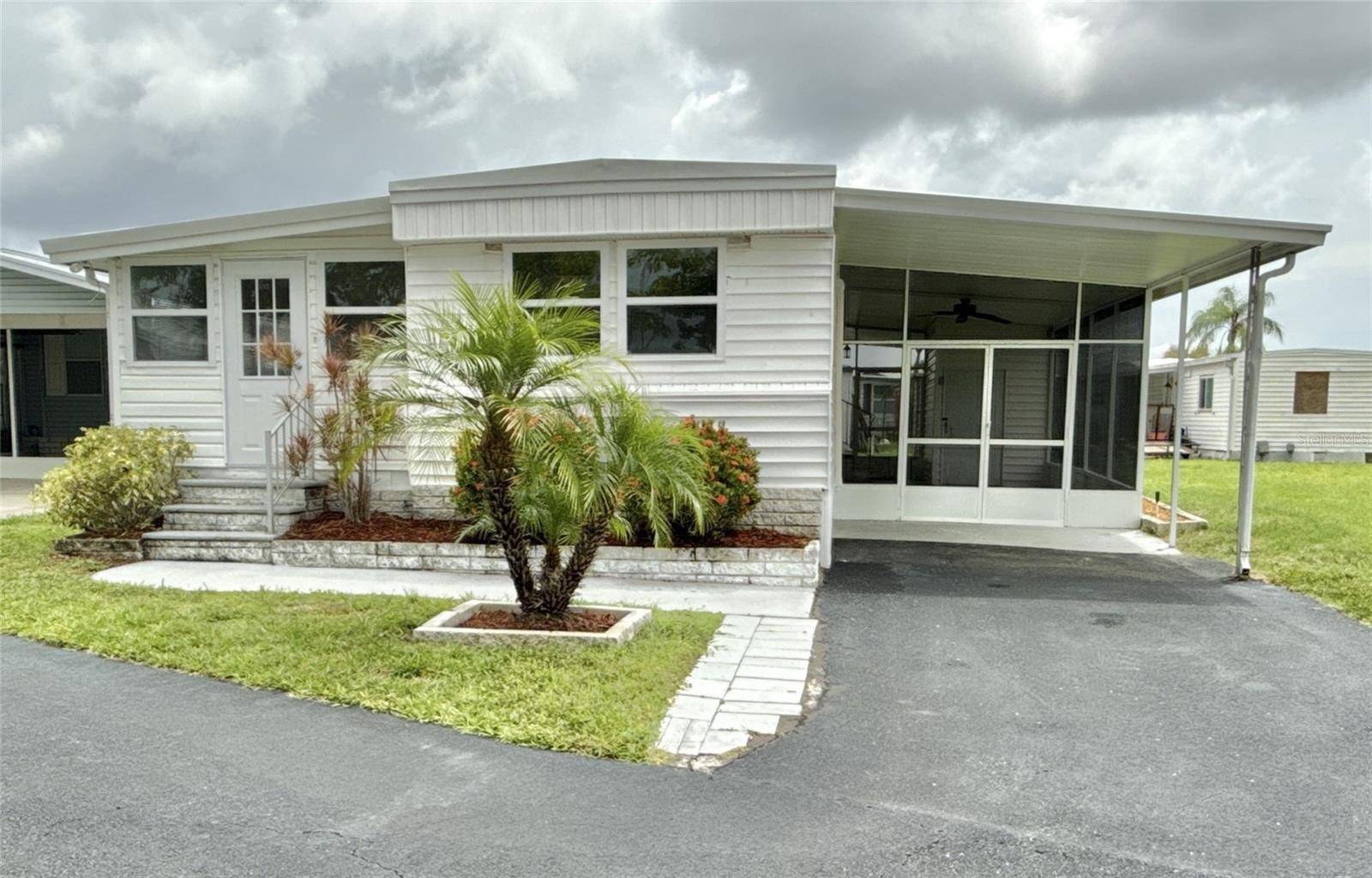 7109 MOUNT GEORGETOWN DR NE #575, St Petersburg, FL 33702