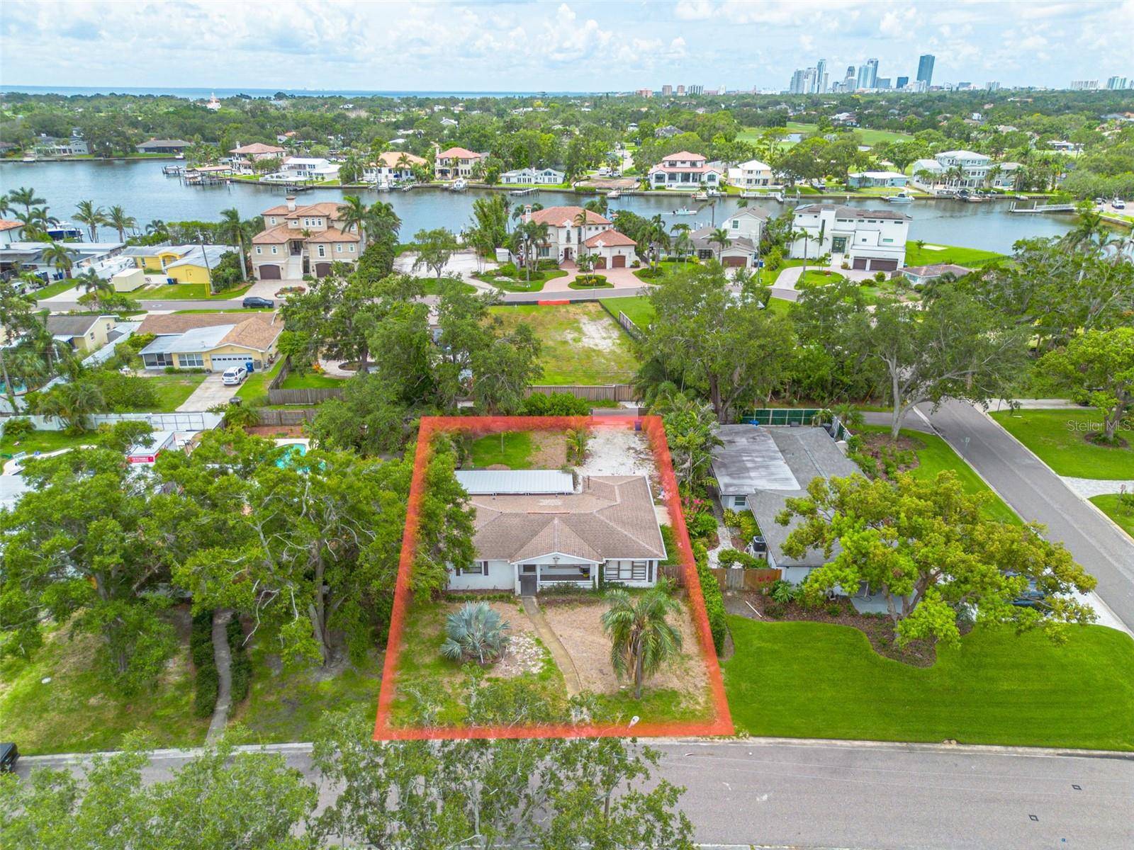 710 37TH AVE NE, St Petersburg, FL 33704