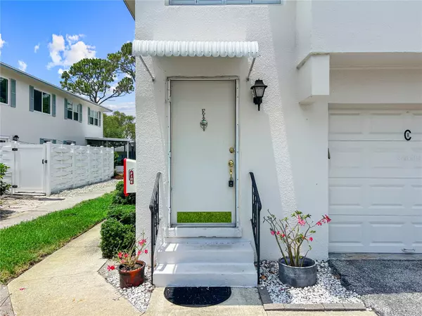 St Petersburg, FL 33711,3265 40TH WAY S #E