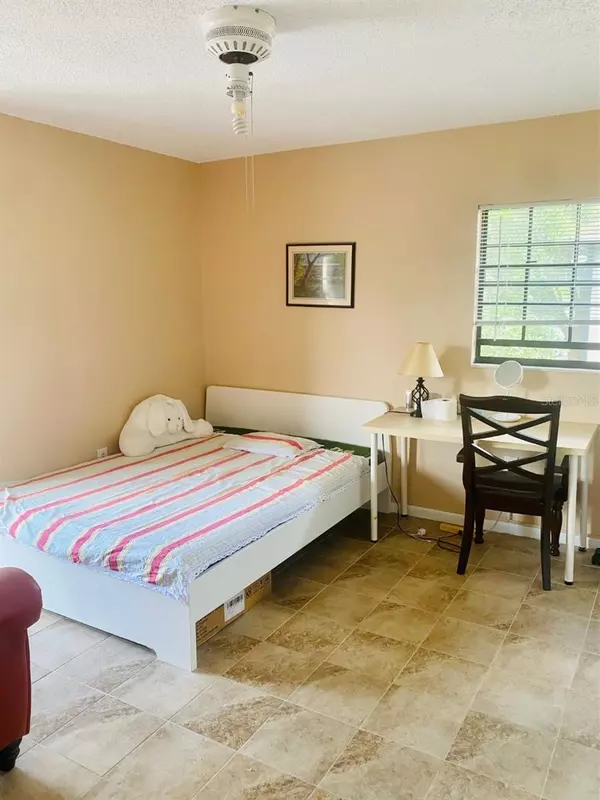 Tampa, FL 33613,4007 ASHFORD GREEN PL #204