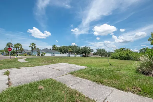 Apollo Beach, FL 33572,102 LOOKOUT DR
