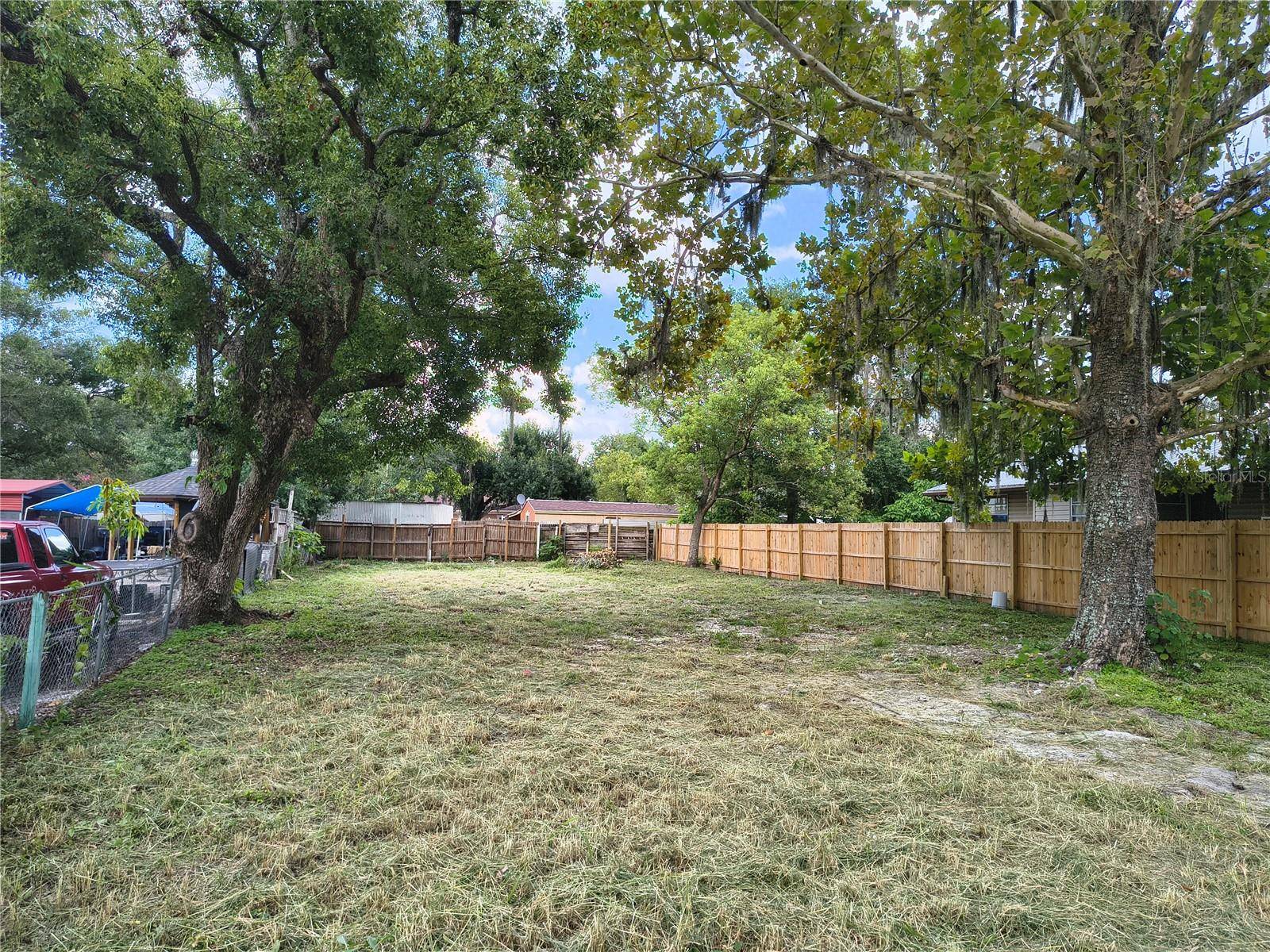 Plant City, FL 33563,608 RUTH ST