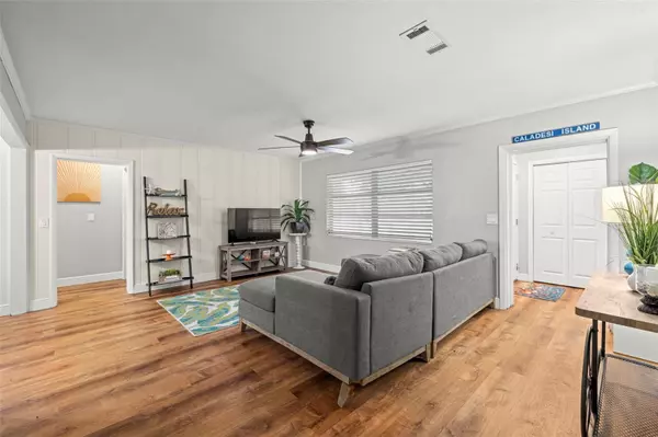 Dunedin, FL 34698,323 MIRA VISTA DR