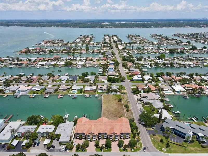 300 CAPRI BLVD #3, Treasure Island, FL 33706