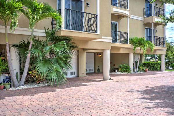 300 CAPRI BLVD #8, Treasure Island, FL 33706