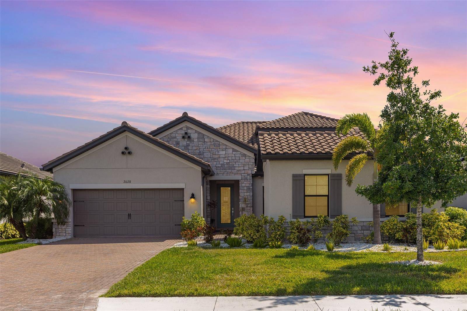 2028 WOODLEAF HAMMOCK CT, Bradenton, FL 34211