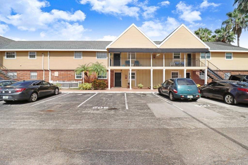 Largo, FL 33771,200 COUNTRY CLUB DR #505
