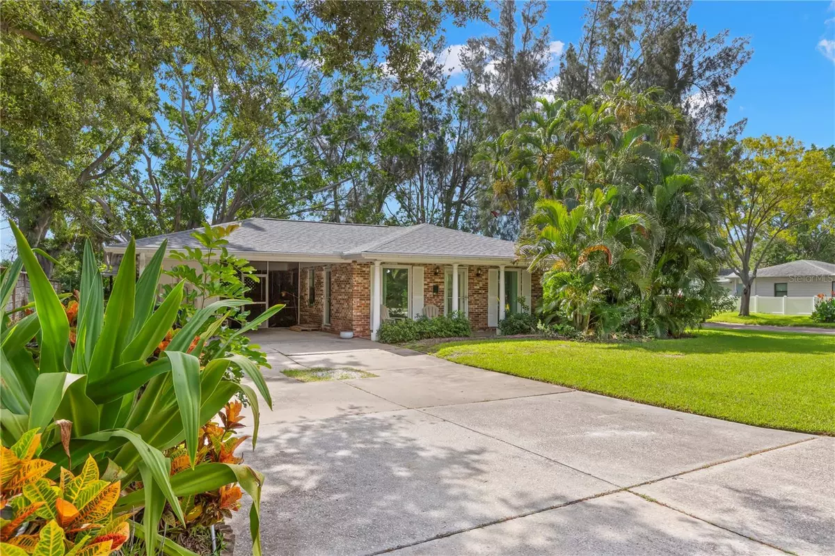 St Petersburg, FL 33702,8431 RIVERSIDE DR NE
