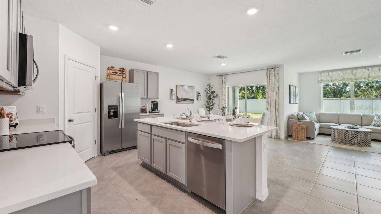 Zephyrhills, FL 33540,7682 WHEAT STONE DR