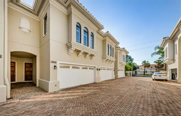 Tampa, FL 33609,3810 VILLAS DEL SOL CT