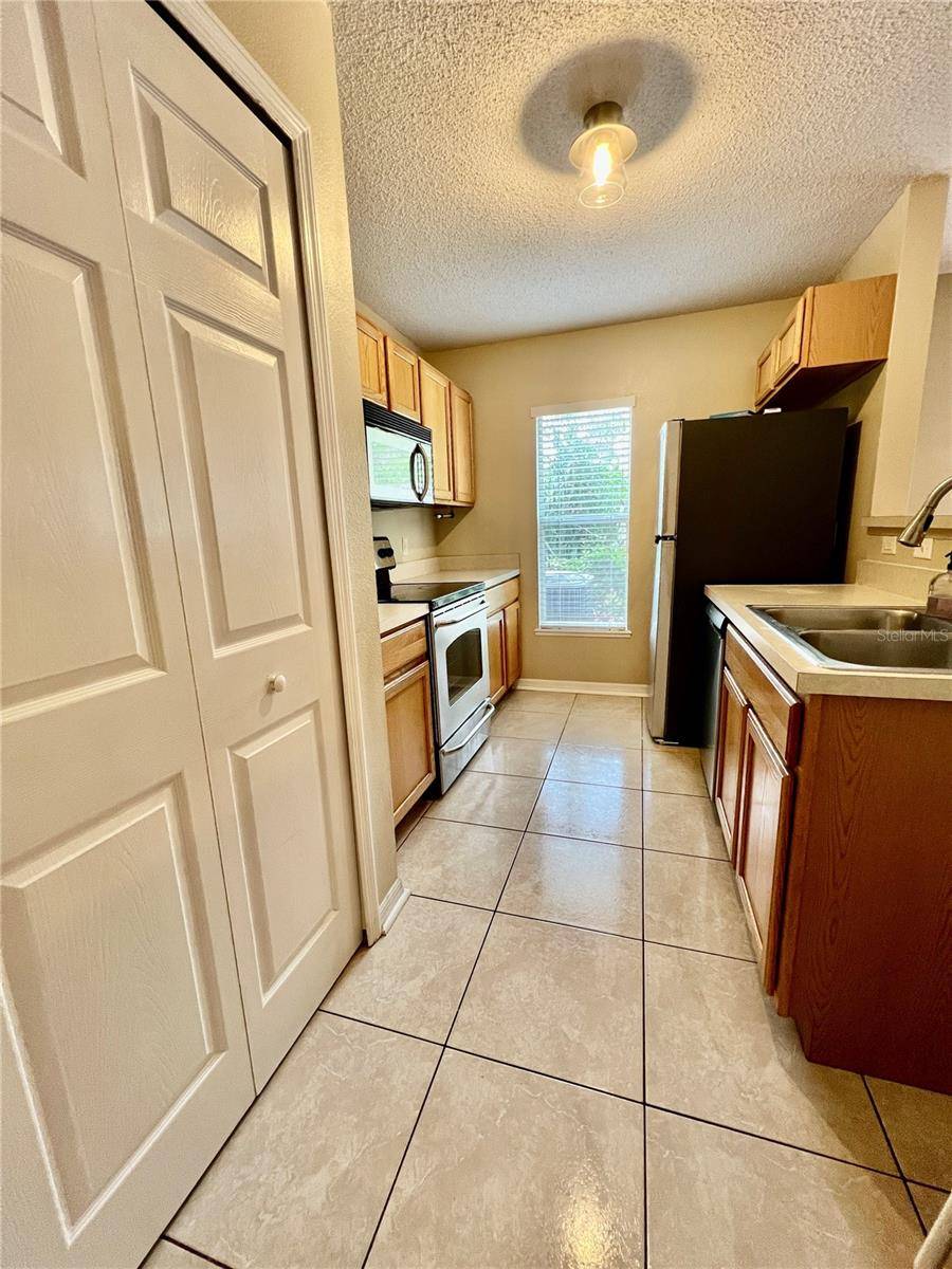 Tampa, FL 33610,9934 ASHBURN LAKE DR