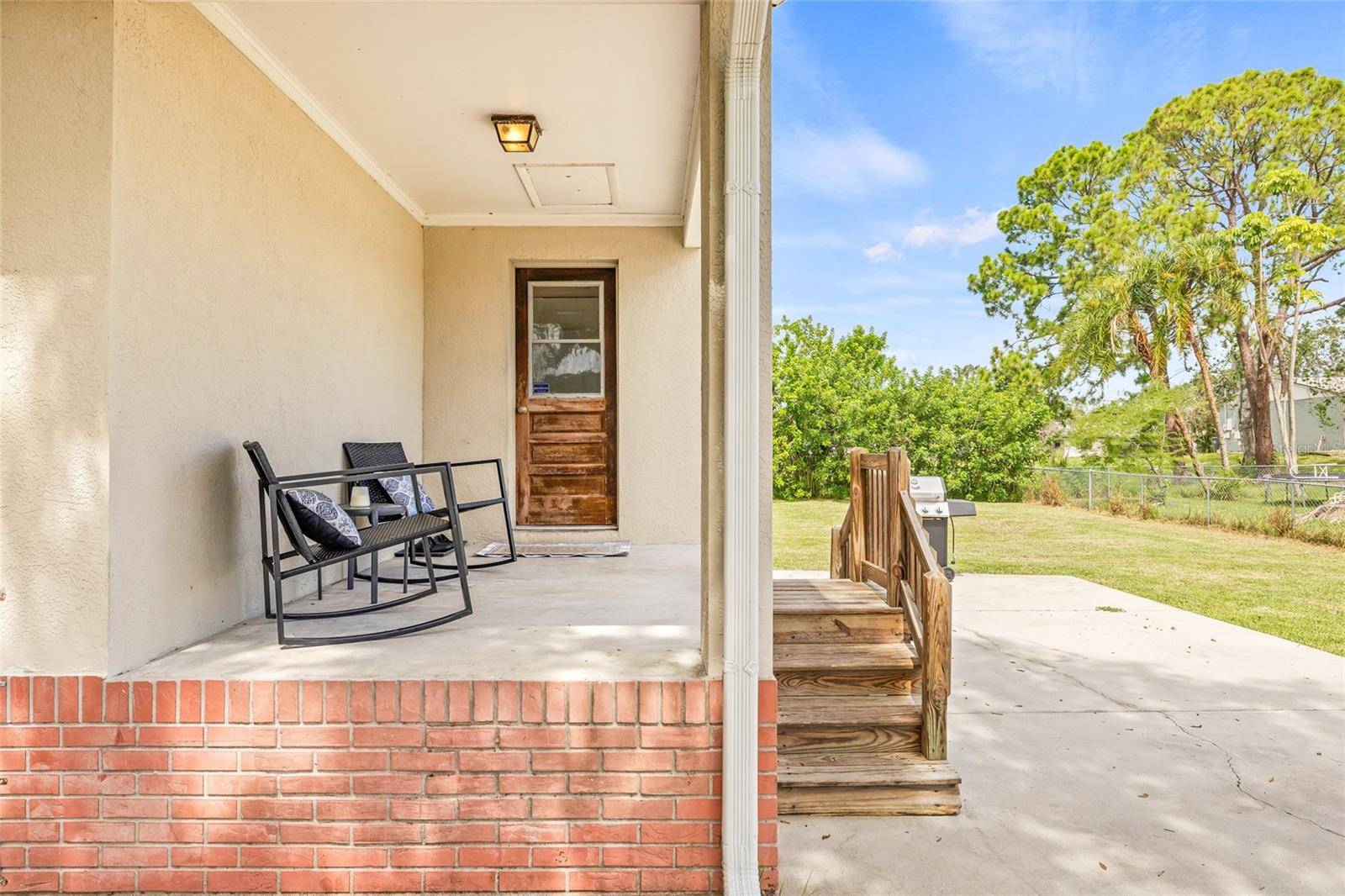 Ruskin, FL 33570,407 10TH ST SW