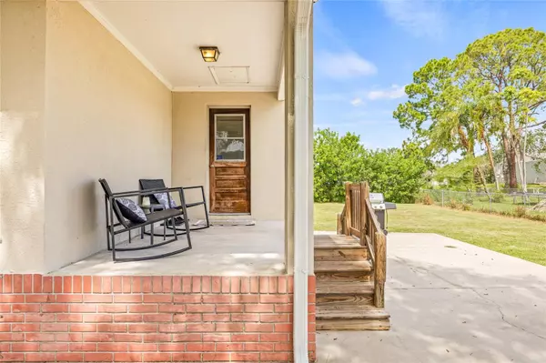 Ruskin, FL 33570,407 10TH ST SW