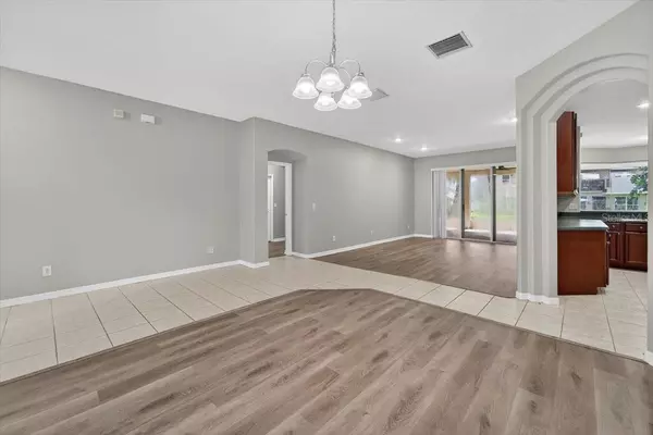 Seffner, FL 33584,306 RED ELM PL