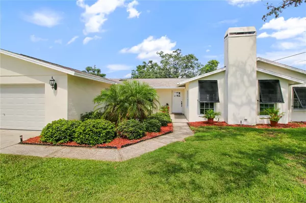 8785 WILDWOOD LN, Seminole, FL 33776